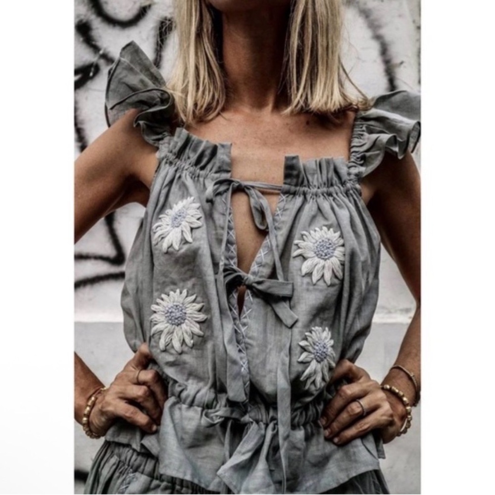 Innika Choo Gray Linen Singlet Top with Ruffle sleeve & Embroidered Daisies